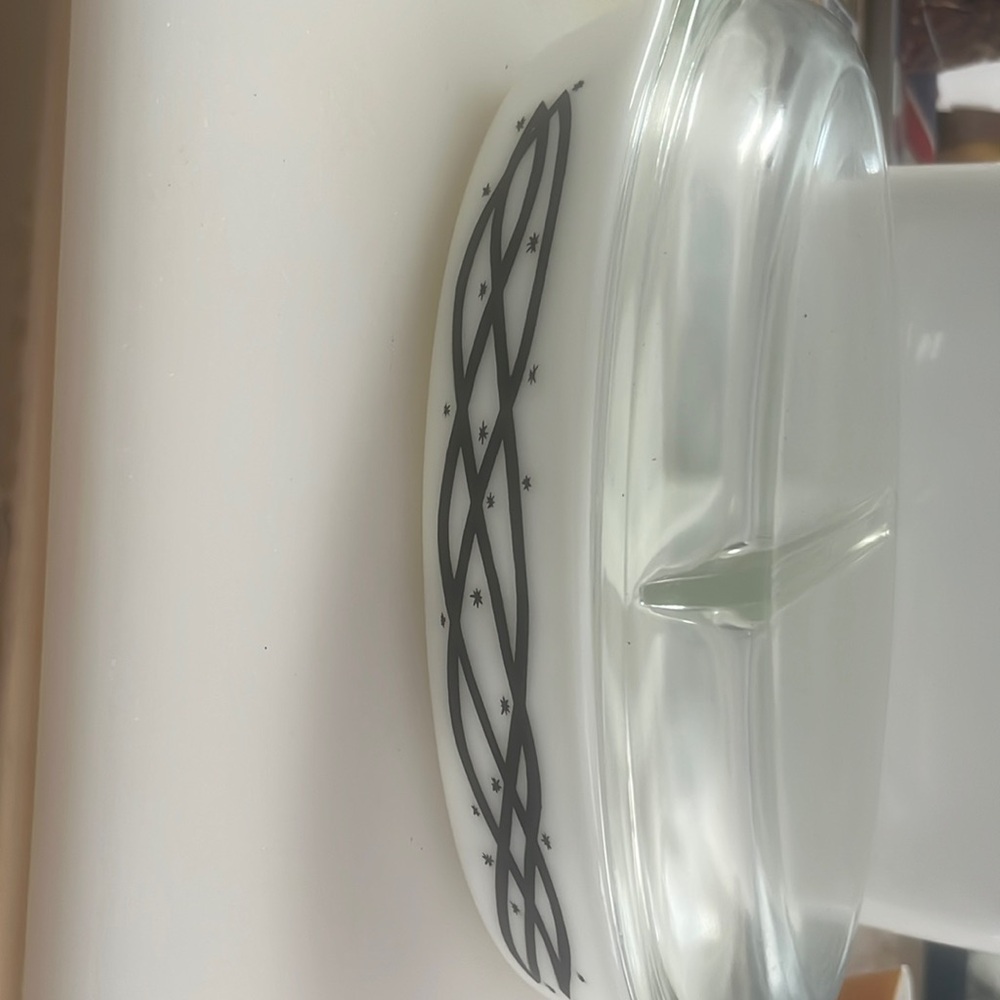PYREX VINTAGE PROMOTIONAL BARBED WIRE DIVIDED CASSEROLE DISH WITH LID - MINT